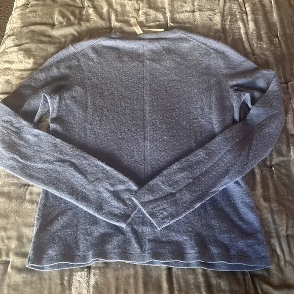 2 Babaton Light Cashmere Sweaters Cream &amp; Blue (Size XXS)