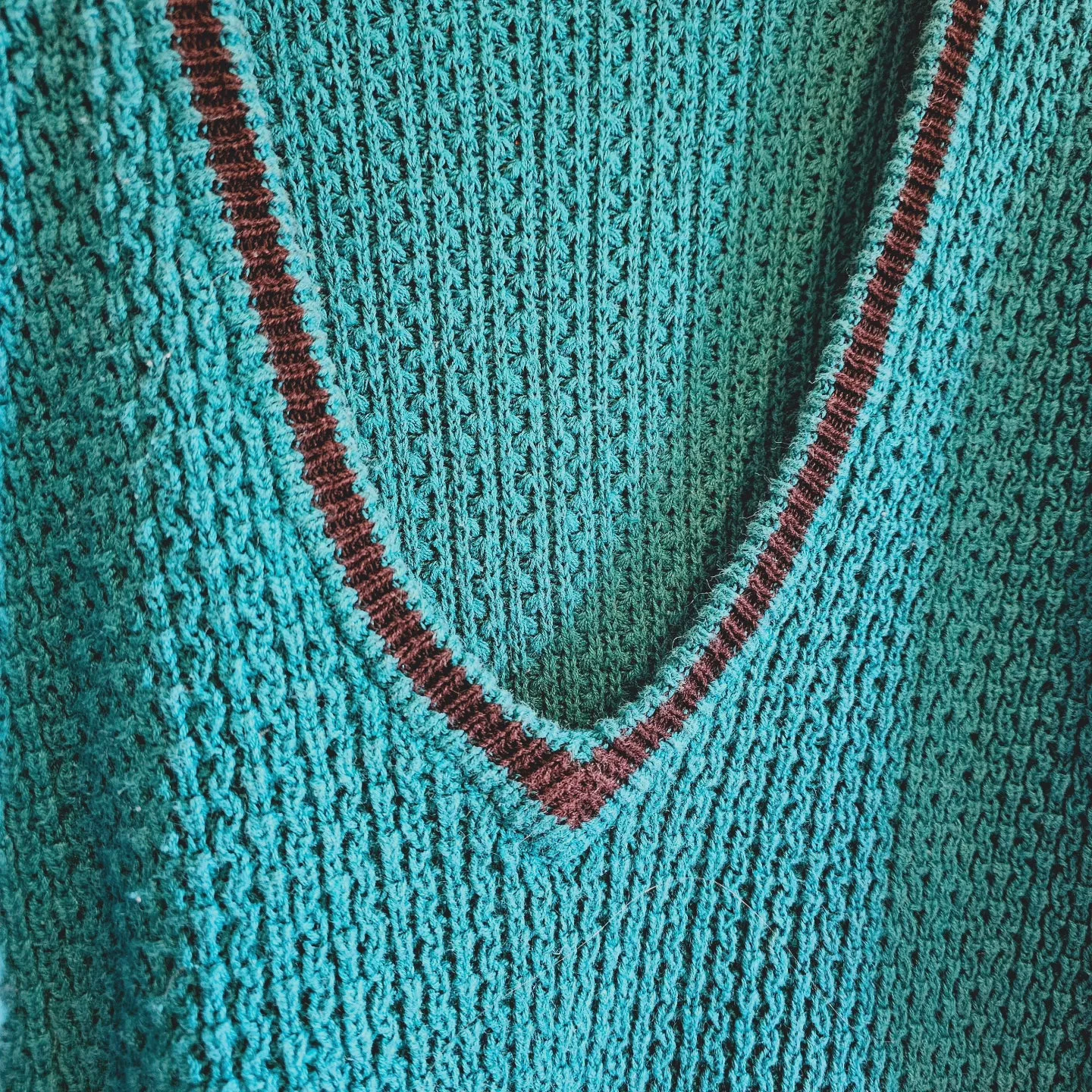80s Deep V-Neck Sweater (L)
