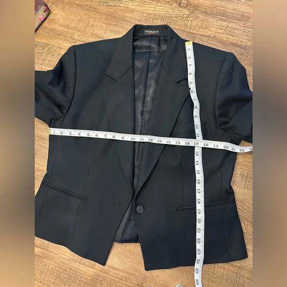 Black, Pure Wool Women’s Blazer. Like new condition. True Classic Garment!