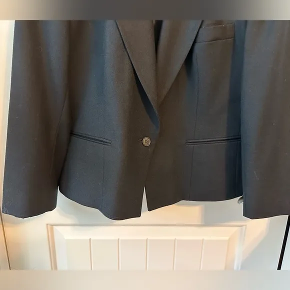 Black, Pure Wool Women’s Blazer. Like new condition. True Classic Garment!