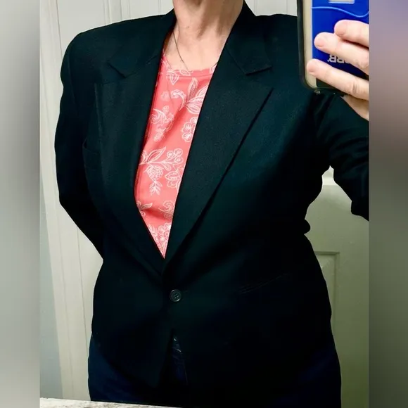 Black, Pure Wool Women’s Blazer. Like new condition. True Classic Garment!