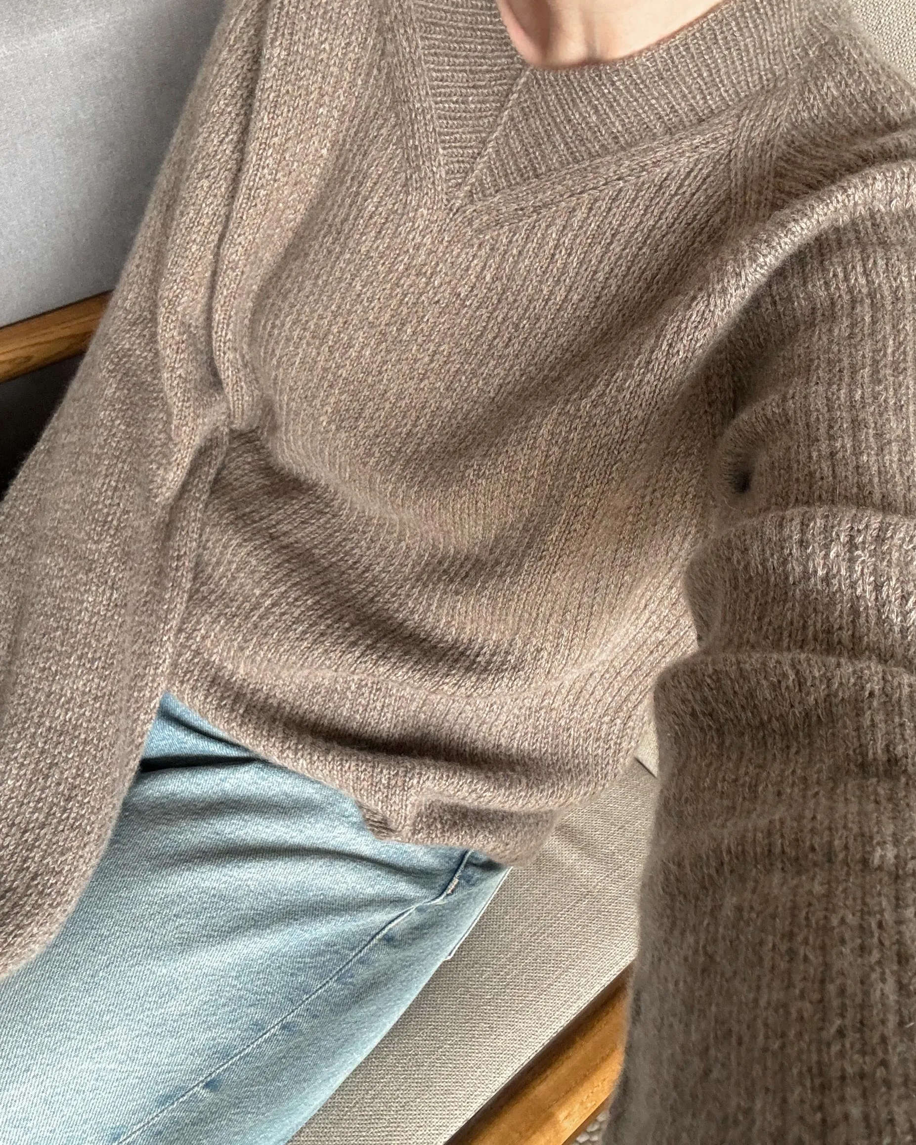Chantal Sweater V-neck [PL]