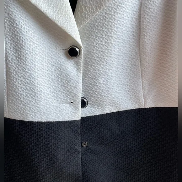 D. VINE 2 PC Blazer &amp; Skirt Black/White colorblock Suit Textured Women Size:16W