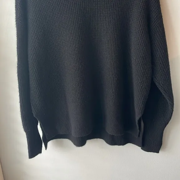 Everlane Cashmere Waffle Knit Black Crewneck Sweater