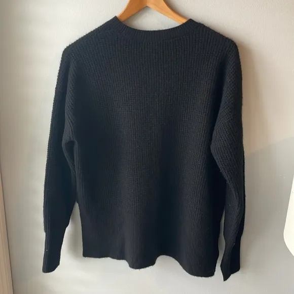 Everlane Cashmere Waffle Knit Black Crewneck Sweater