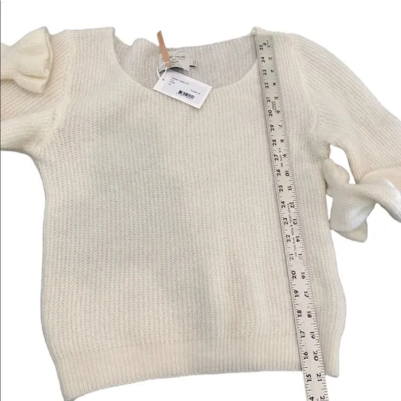 Frnch Cashmere sweater. NWT. Cream. Sz S/M