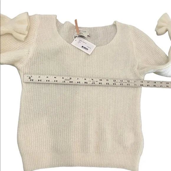 Frnch Cashmere sweater. NWT. Cream. Sz S/M