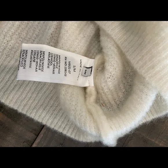 Frnch Cashmere sweater. NWT. Cream. Sz S/M