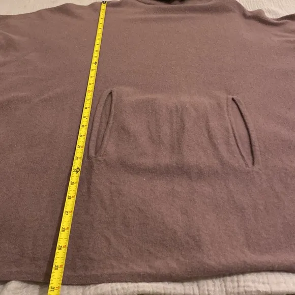 GARNET HILL WOOL - CASHMERE PONCHO STYLE TURTLENECK SWEATER. Size M
