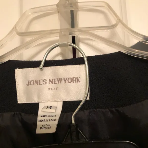 Jones New York suit size 14 (blazer   skirt)