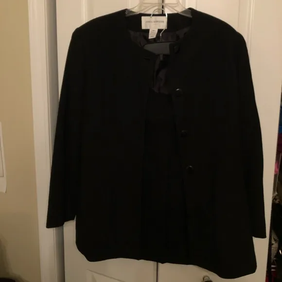 Jones New York suit size 14 (blazer   skirt)