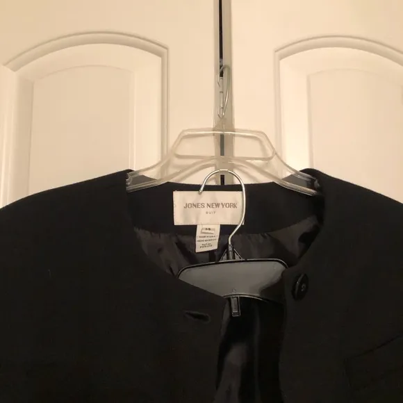Jones New York suit size 14 (blazer   skirt)