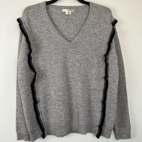 Label   Thread Gray 100% Cashmere V-Neck Sweater Size S
