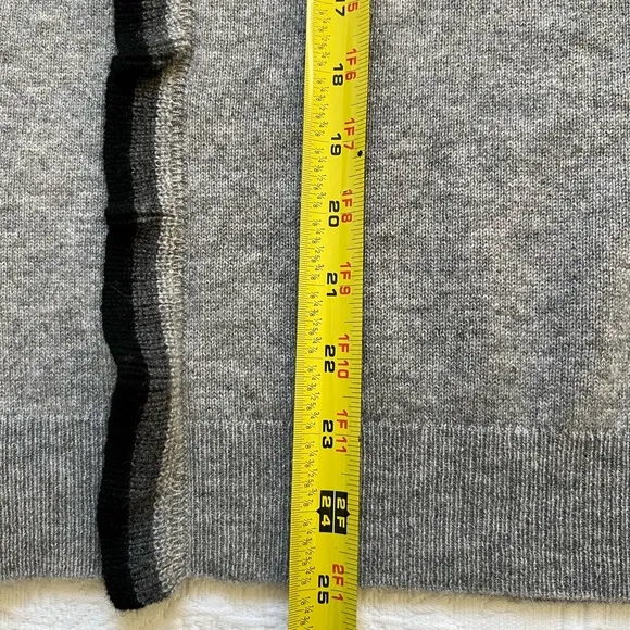 Label   Thread Gray 100% Cashmere V-Neck Sweater Size S