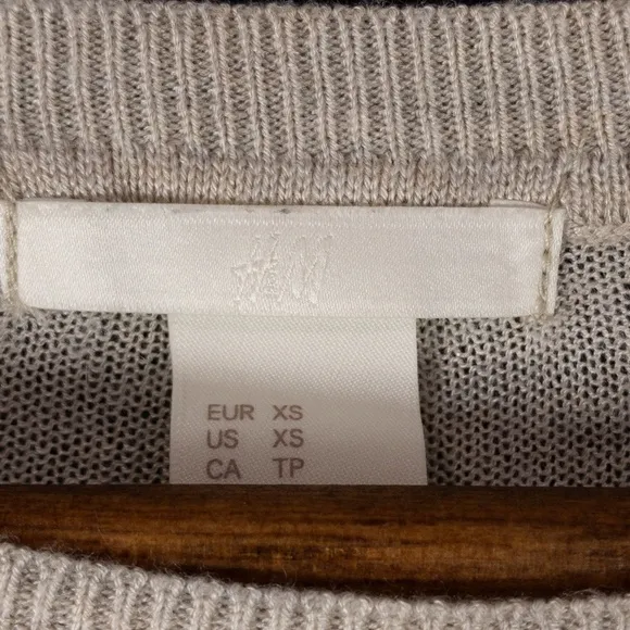 Light weight oversized tan sweater H&amp;M Size XS