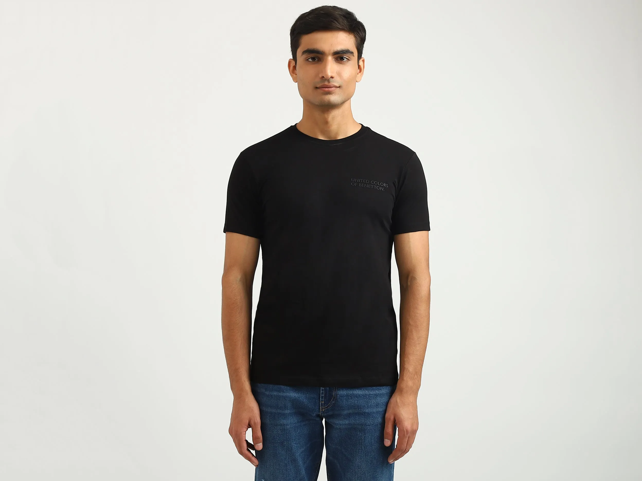 Men Solid Round Neck T-shirt