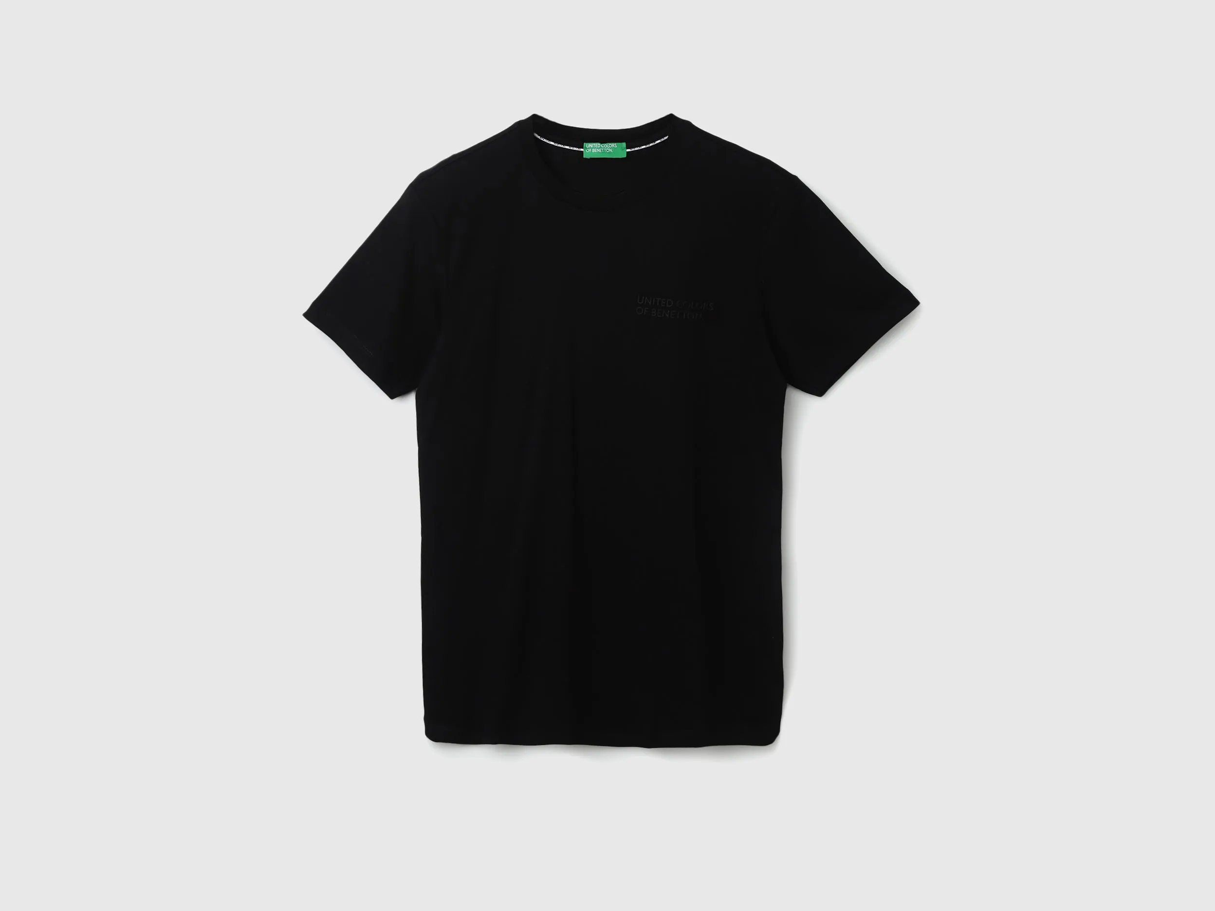 Men Solid Round Neck T-shirt