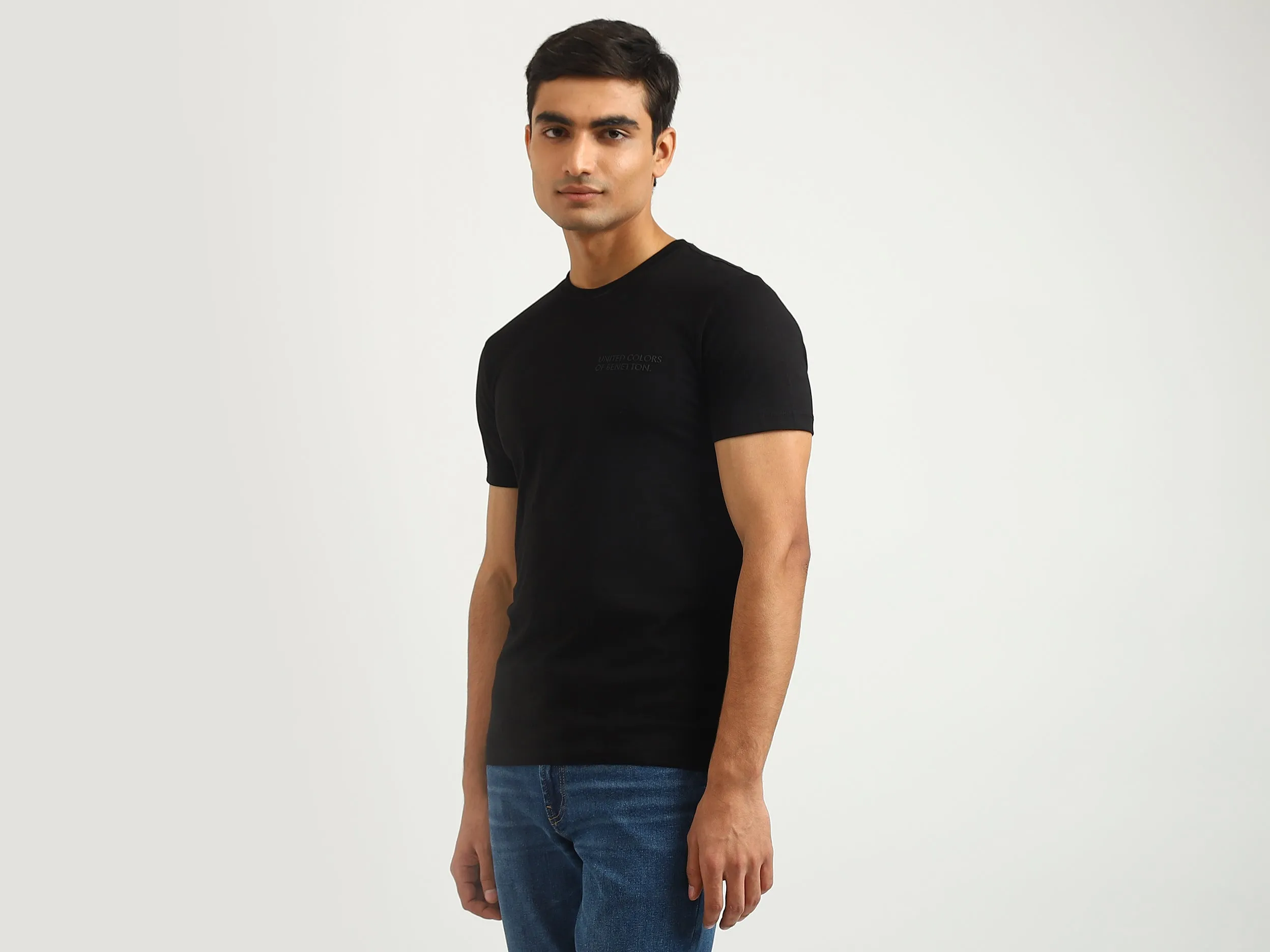 Men Solid Round Neck T-shirt