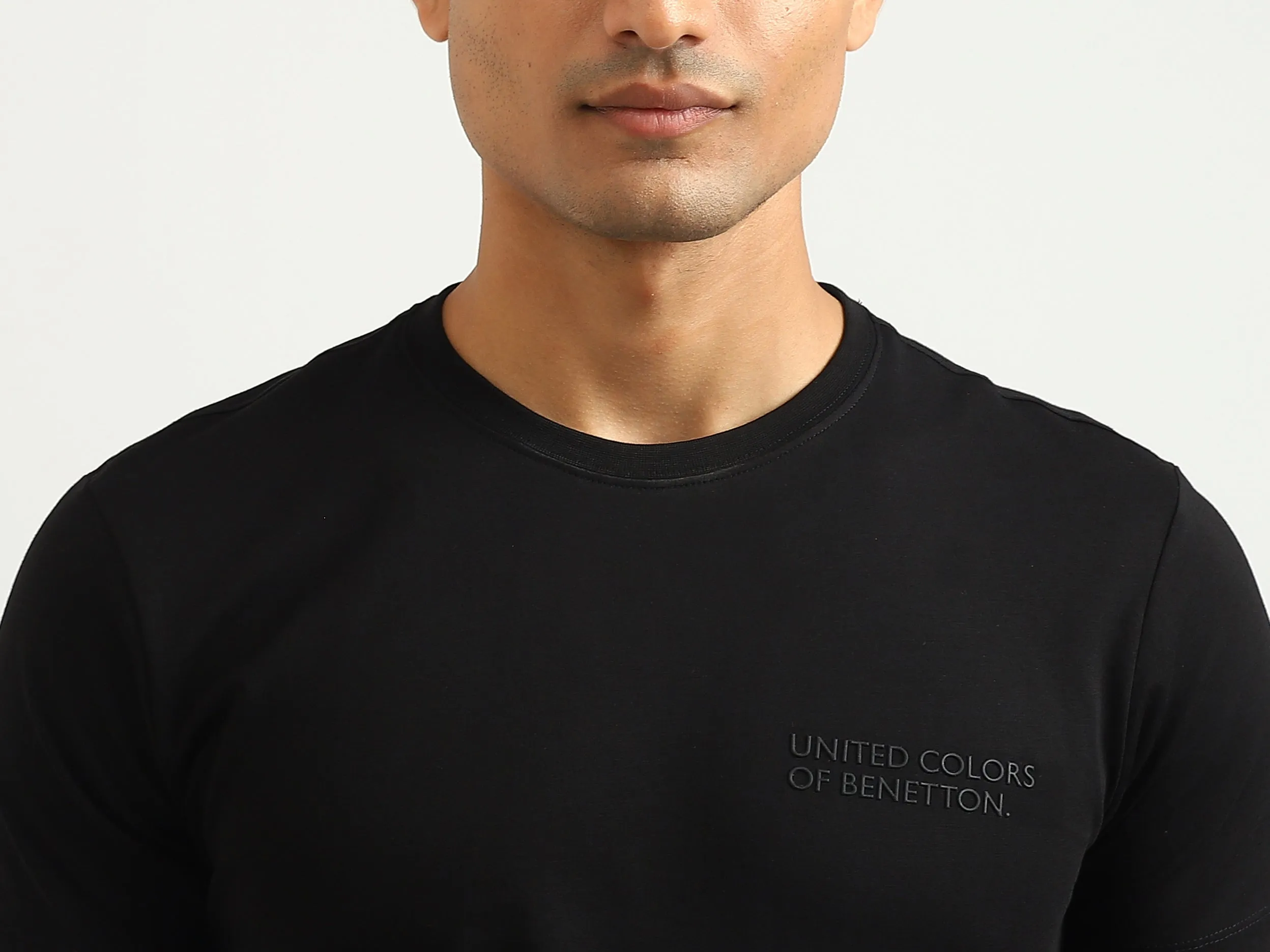 Men Solid Round Neck T-shirt
