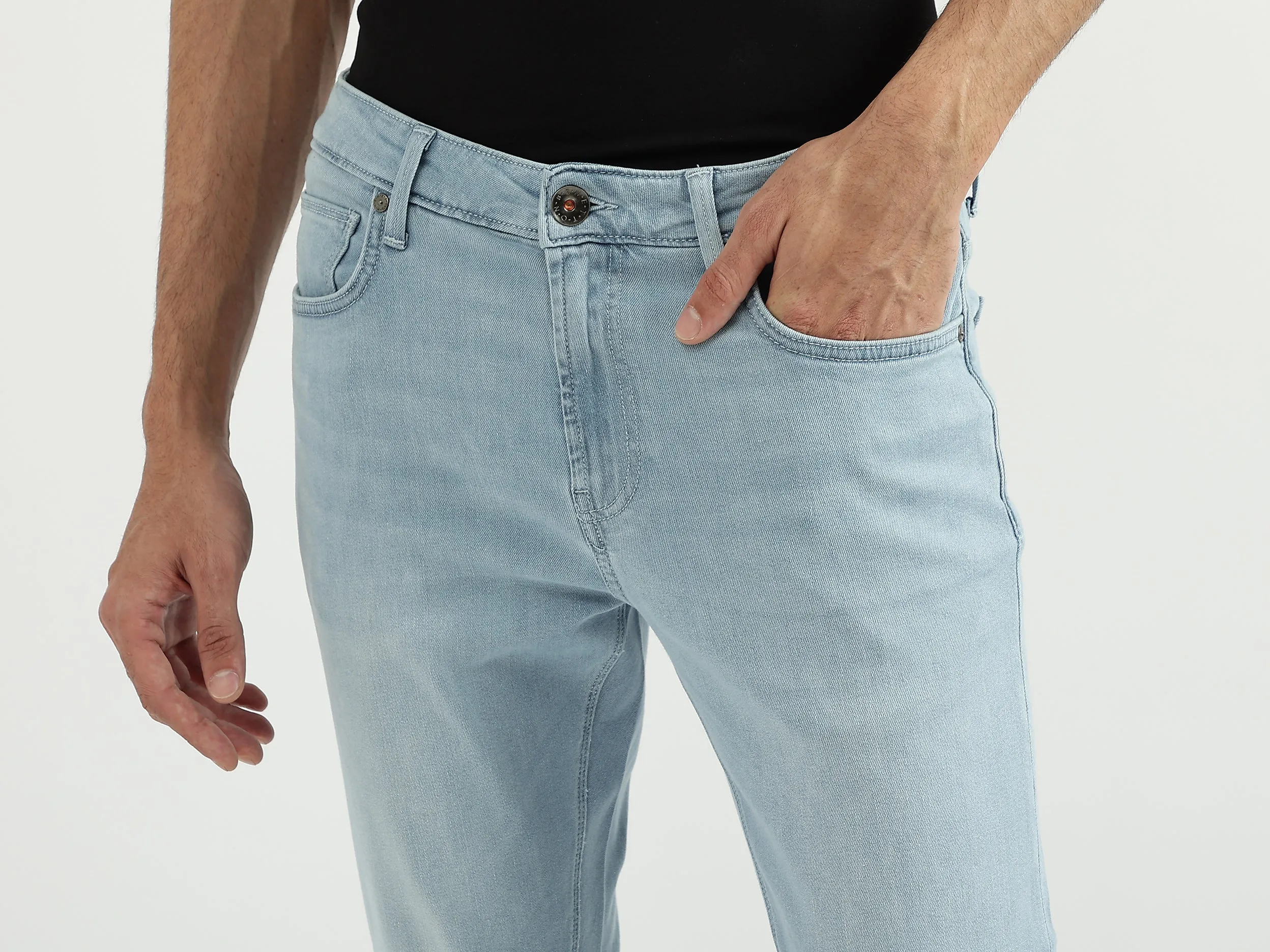 Men Solid Skinny Fit Jeans