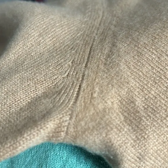 Naadam 100% Cashmere V-neck Camel Brown sweater MED as is(minor pilling)