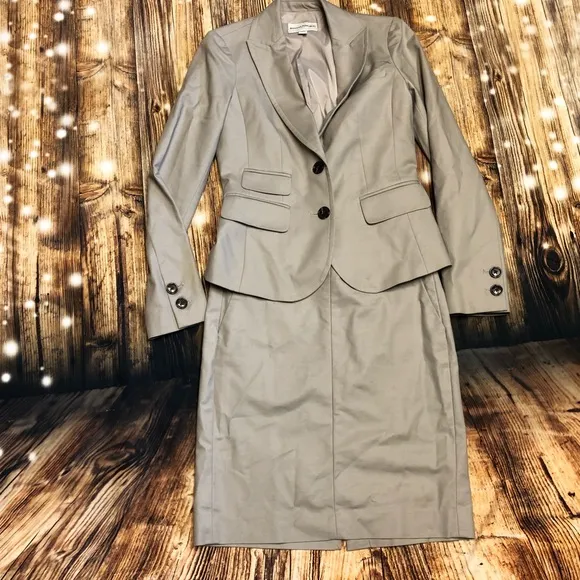 NWOT Tan Banana Republic Blazer/Skirt Suit