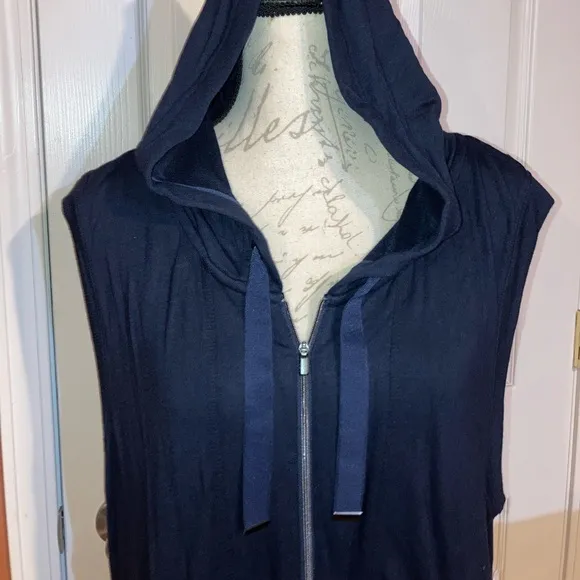 NWT Athleta Out of Stock Hooded Modal Lotus Vest in Navy Sleeveless Full Zio LG