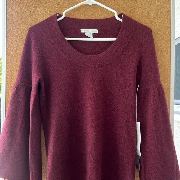 NWT Design History Cashmere Burgundy bell style sleeves Sweater Size Medium