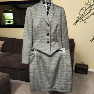 NWT Le Suit sz 12 two piece black blend suit blazer and skirt