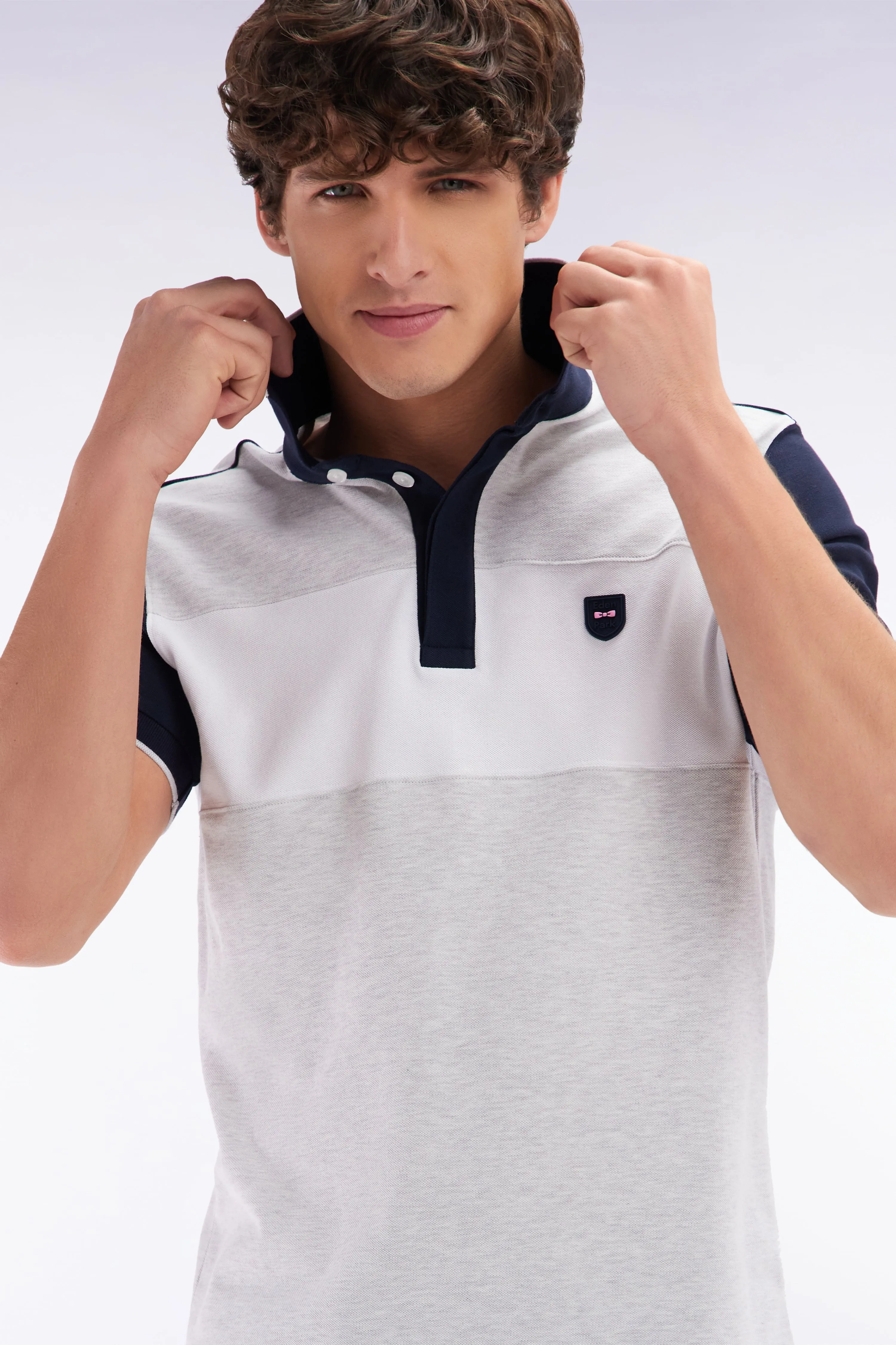 Polo à manches courtes en coton stretch gris bande contrastée coupe ajustée