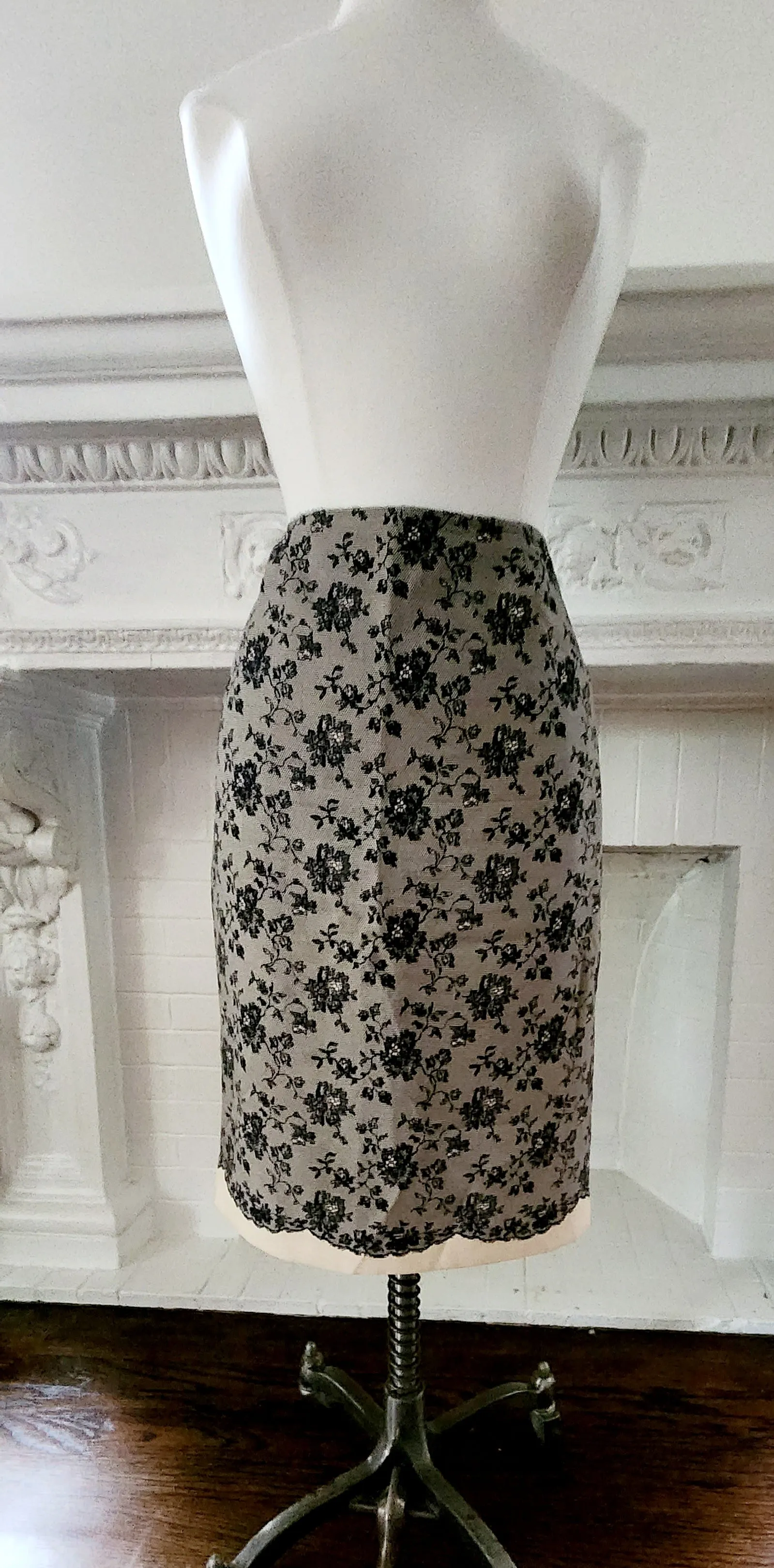 Retro 50s Style Skirt Suit Tracy Reese Black Lace Print M