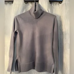 Stunning Banana Republic Light Lavender Turtleneck Sweater- XS