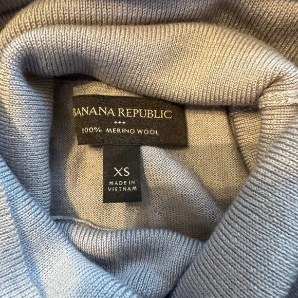 Stunning Banana Republic Light Lavender Turtleneck Sweater- XS