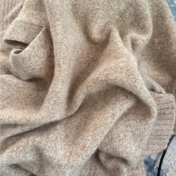 Super soft and cozy Lambs wool &amp; Rabbit hair mix sweater size L By Old Navy
