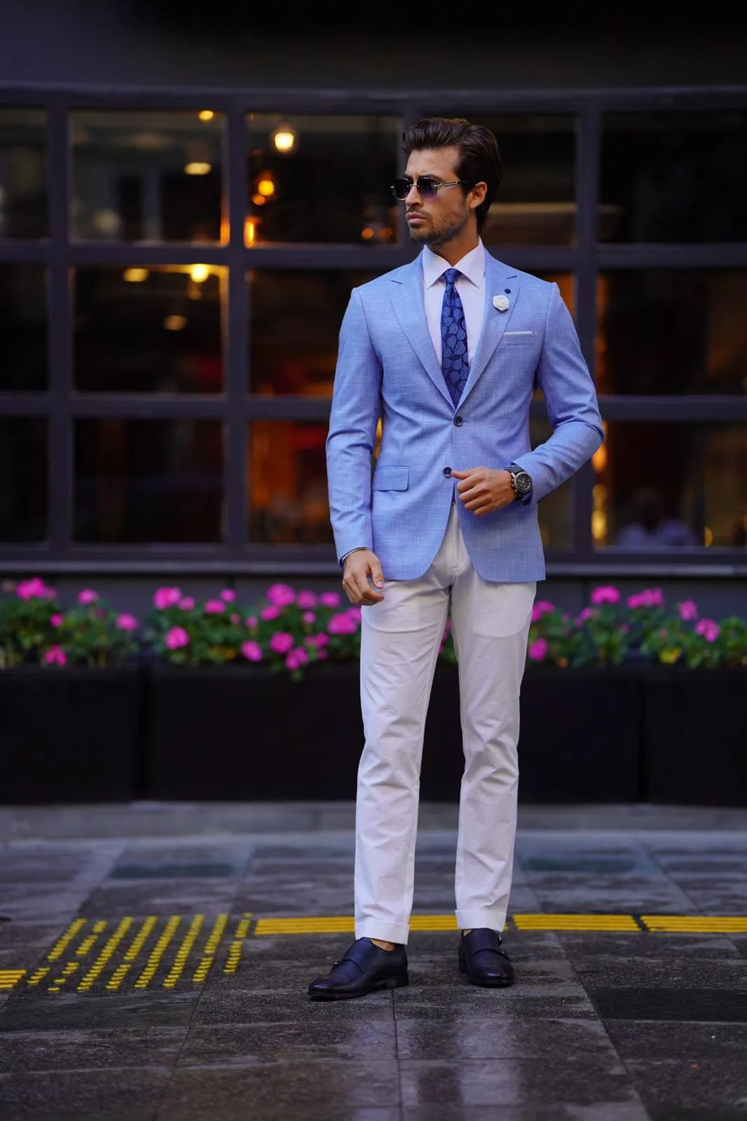 Vespo Maine Blue Blazer: A Sophisticated Choice for Every Occasion