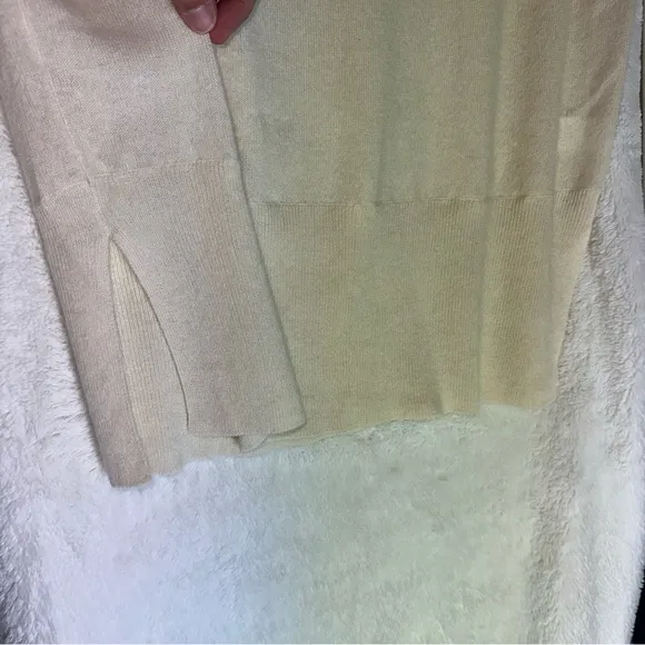 Vince. Cream 100% CASHMERE Sweater OVERSIZED XS Long-Sleeved Crew Neck Side Slit
